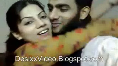 Hot Pakistani Girl And Guy Kissing