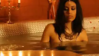 Sexvidy busty indian porn at Hotindianporn.mobi