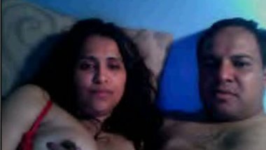 Hindi sex video mature aunty with hubby’s friend