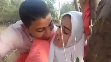 Panjabi Outdor Jabrdsti Sex Vidio Dawonlod 3gp - Paki teen couple 8217 s outdoor romance indian sex video