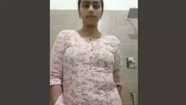 Sexy Desi Girl Fingerring And Bathing Part 1