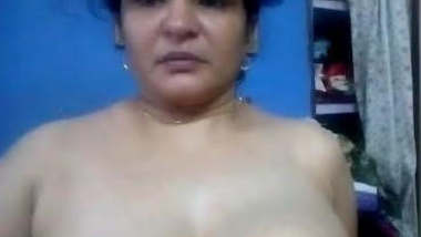 Very horny and beautiful milk tanker bhabhi show, nipples is just wow