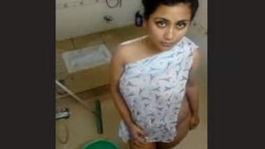 Horny indian nri girl in bathroom indian sex video