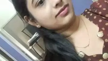 Desi lady masturbation fingering in bathroom video indian sex video