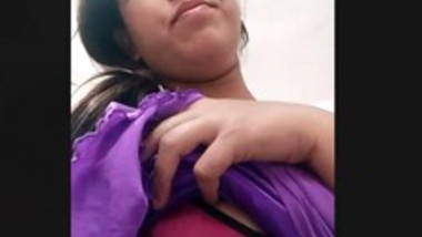 Bhabi showing her big boob