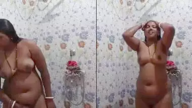 Desi bhabi xxxx video busty indian porn at Hotindianporn.mobi
