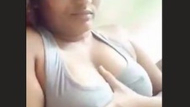 Saxmobe - Swathi naidu playing with her boobs indian sex video
