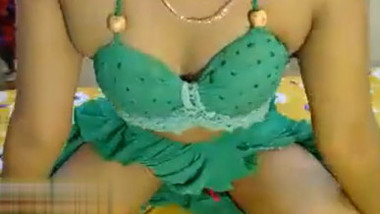 Hot Desi Bangla babe on Cam Showing Cute Boobs and Pussy and Squirting