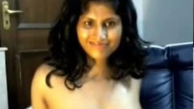 Chennai Desi girl saree stripping on webcam reveals boobs
