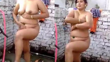 Indian Bhabhi Bathing captured by Hubby