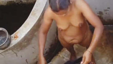 Tamil Wife Redy For Bathing