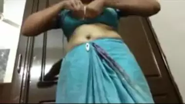 Xxxsdh busty indian porn at Hotindianporn.mobi