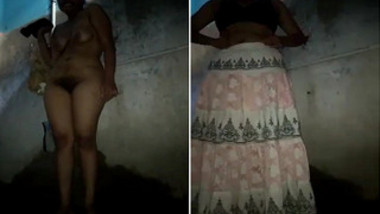 Amateur Desi MILF finds quiet XXX spot perfect to record sex striptease