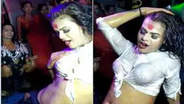 New Hindi Sexxxx Video Hd Hindi Me - New hindi sexxxx video hd hindi me busty indian porn at Hotindianporn.mobi