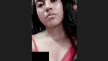Desi Girl Showing And Bathing on VC