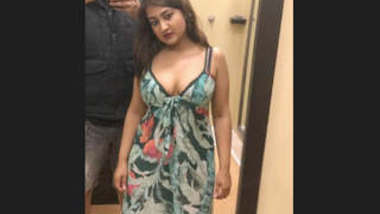 Sexy Punjabi Girl Shows Boobs