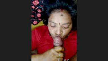 Mallu Sexy Bhabhi Giving Blowjob