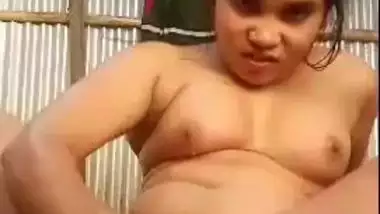 Hot selfie XXX video of Desi village girl sticking fingers into twat