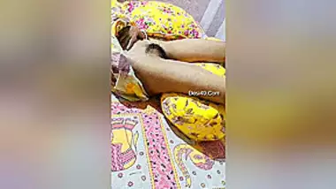 Desi Bhabhi Rubbing Her Pussy