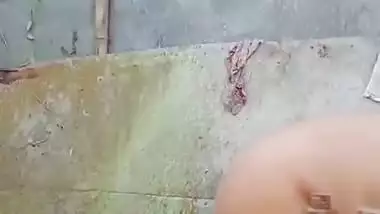 Desi Girl Out Door Bathing Video Record By Lover