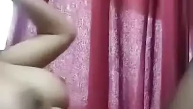 Today Exclusive- Sexy Bhabhi Showing Her Boobs