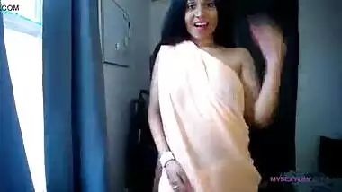 Indian Porn Videos Of Horny Lily Masturbating Showing On Live Webcam