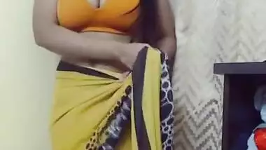 Hyderabad 9 big boobs aunty playing web cam