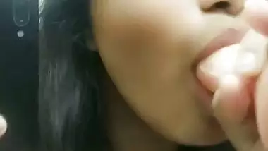 Big boobs Indian girl sucking dildo viral show
