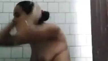 Mature wife nude bath selfie for her secret lover