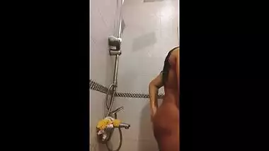 nausheen hyderabadi girl in bathoom