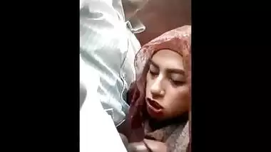 Arab hijab suck in car