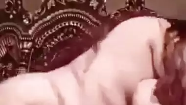 Pakistani sex MILF riding dick viral MMS