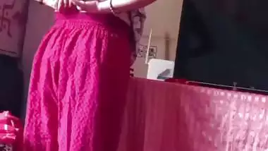 Aunty showing big boobs during dress change