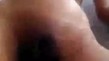 Desi pussy close-up show MMS video