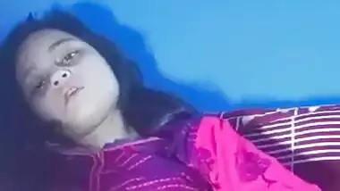 Bangladeshi Chittagong girl fingering her cunt on cam