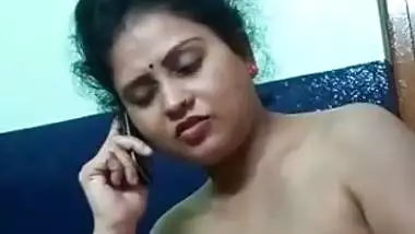 Cheater bhabhi giving handjob to lover while talking on phone clear audio