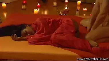 Sexy Indian Babes Gets Her Pussy Relaxed