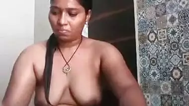 Desi Bhabi Bathing