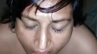 Indian wife blowjob sex MMS with Hindi audio