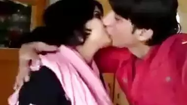 pakistani pathan girl hot smooch