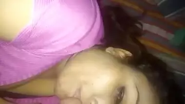 Desi bitch gives a lot of XXX pleasure to everyone sucking in MMS video