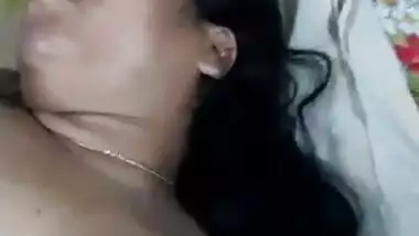 Unsatisfied chubby Indian aunty fucking MMS video