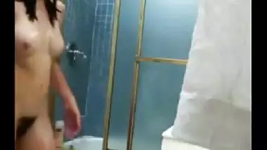 Indian girl fingers her hairy pussy in Shower