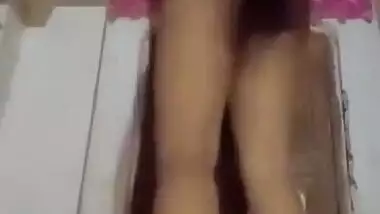 Desi girl divya showing pussy