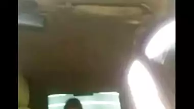 Desi office bhabi fucked by her boss in parked car mms