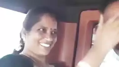 Mature Mallu Desi XXX woman have a illicit sex inside car MMS