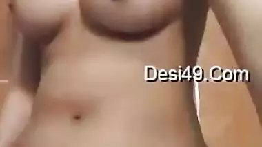 Perfectly-curved Desi gal shows her young XXX body and fluffy cunt