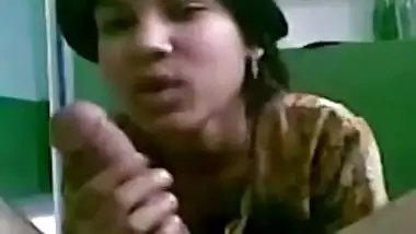 Young Desi Sucking Fat Cock