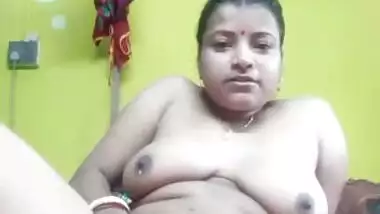 Horny village bhabhi masturbation with brinjal