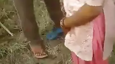Desi village girl sex with lover in field